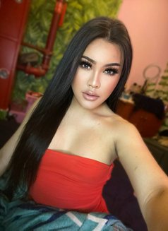 Jasmine - Transsexual escort in Doha Photo 5 of 8