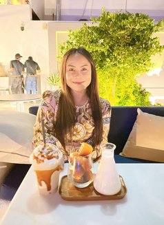 Jass - masseuse in Muscat Photo 2 of 2