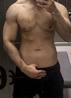 Javid - Acompañantes masculino in Dubai Photo 1 of 2