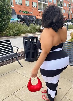 Jay - escort in Al Juffair Photo 1 of 3