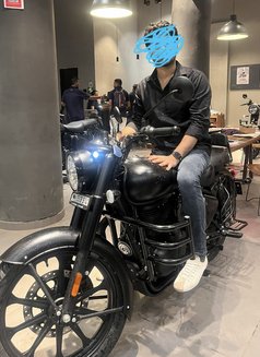 Jay - Male escort in Mumbai Photo 2 of 3