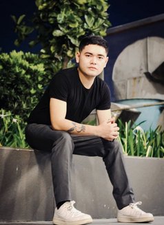 Boy Toy - Acompañantes masculino in Manila Photo 1 of 8