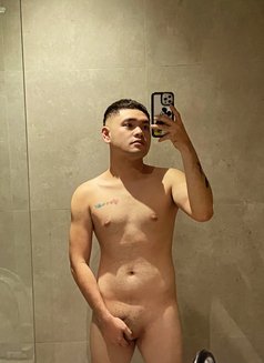 Boy Toy - Acompañantes masculino in Manila Photo 7 of 8