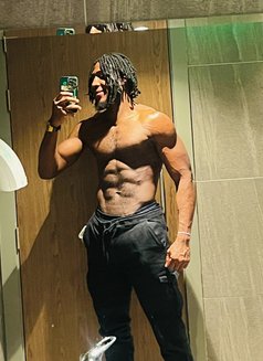 Jay Jey - Acompañantes masculino in Al Manama Photo 1 of 18