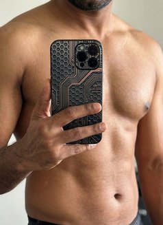 Jay Shone - Male escort in Colombo Photo 1 of 2