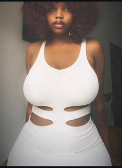 Jayla - puta in Abu Dhabi Photo 1 of 2
