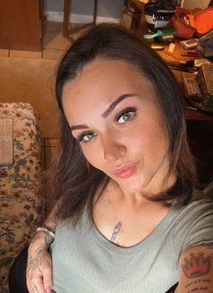 Jayne - escort in Kuwait Photo 3 of 3