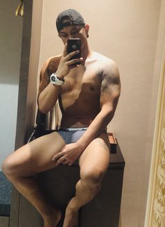 Jayson063020 - Male escort in Abu Dhabi Photo 5 of 8