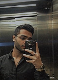 Yours Boy - Male escort in İstanbul Photo 1 of 8