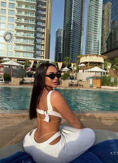 Jazmin - puta in Dubai Photo 6 of 10