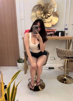 Jazzy - escort in Manila Photo 4 of 8