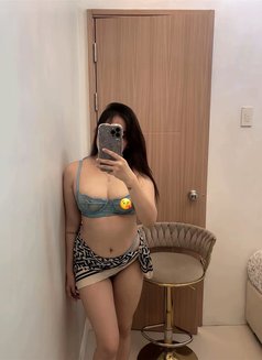 Jazzy - escort in Manila Photo 5 of 8