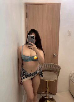 Jazzy - escort in Manila Photo 7 of 8