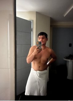 Jb Yanson - Male escort in Kuala Lumpur Photo 2 of 8