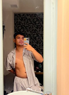 Jb Yanson - Male escort in Kuala Lumpur Photo 4 of 8