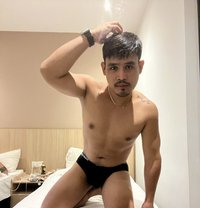 Jb Yanson - Male escort in Singapore Photo 9 of 11