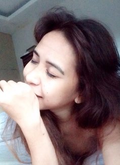 Jeanny - escort in Singapore Photo 7 of 13