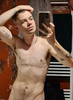 Jed - Acompañantes transexual in London Photo 1 of 3