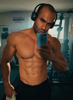 Jeff - Male companion in Hong Kong Photo 1 of 6