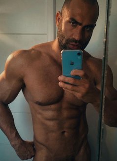 Jeff - Male companion in Hong Kong Photo 2 of 6