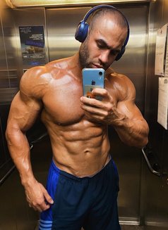 Jeff - Male companion in Hong Kong Photo 4 of 6