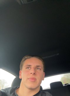 Jeffrey - Male escort in Bangkok Photo 4 of 5