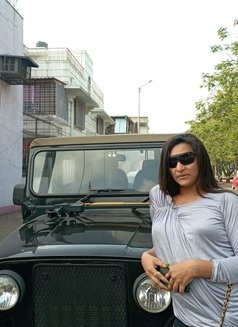 Jemin - Transsexual escort in Mumbai Photo 4 of 10