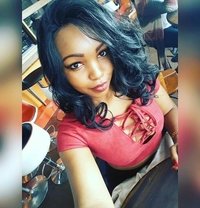 Jen - adult performer in Nairobi