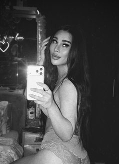 Jen: world class top/bottom/GFE/poppers - Transsexual escort in Dubai Photo 6 of 20