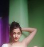 Jeni Honey - puta in Chennai Photo 1 of 5