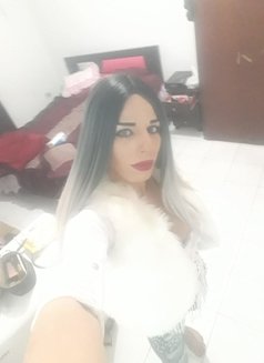 Jeni - Transsexual escort in Beirut Photo 7 of 23
