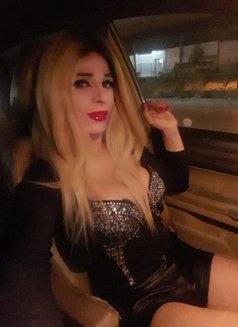 Jeni - Transsexual escort in Beirut Photo 16 of 23