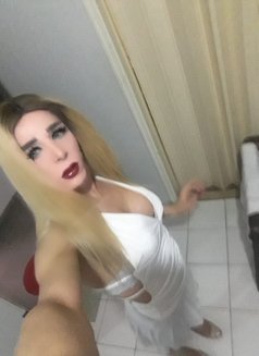 Jeni - Transsexual escort in Beirut Photo 17 of 23