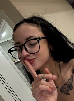 Jeni - escort in Hofuf Photo 1 of 6