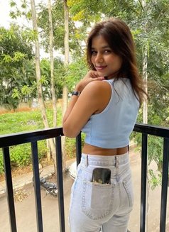Henny - puta in Colombo Photo 1 of 1