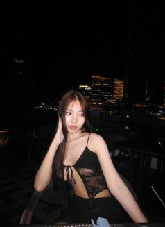 Jenis - Transsexual escort in Singapore Photo 7 of 13