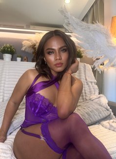 Jenn - Transsexual escort in Bangkok Photo 9 of 13