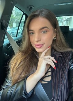 Jenn Greece ( Meeting / Cam ) - escort in New Delhi Photo 3 of 3