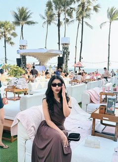 Jenn - escort in Bali Photo 4 of 7