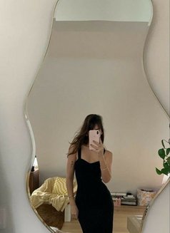 Jenn - escort in Paris Photo 2 of 2