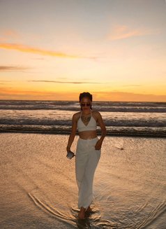 Jenna - escort in Bali Photo 5 of 6
