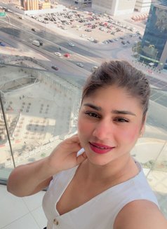 Jenney - puta in Dubai Photo 6 of 8