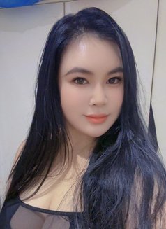 Jenni - puta in Riyadh Photo 1 of 3