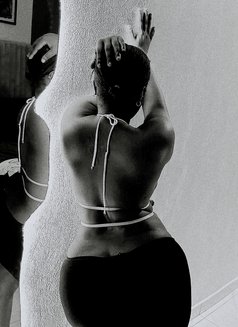 Jennie - escort in Accra Photo 2 of 3