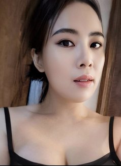 Jennifer - escort in Gurgaon Photo 3 of 4