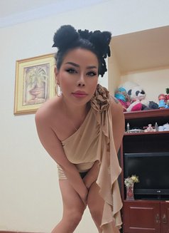 Jennifer - puta in Al Manama Photo 3 of 6