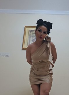 Jennifer - puta in Al Manama Photo 5 of 6