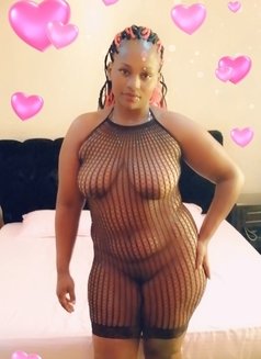 Jennifer - escort in Doha Photo 2 of 8