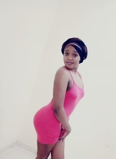 Jennifer - escort in Doha Photo 3 of 8