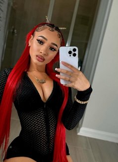 Jennifer - escort in Muscat Photo 1 of 6